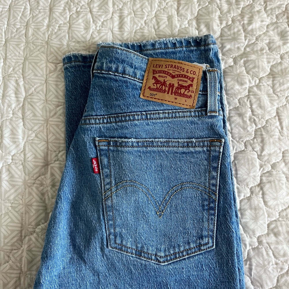 Blue Ripped Levi Jeans - Picture 2 of 5